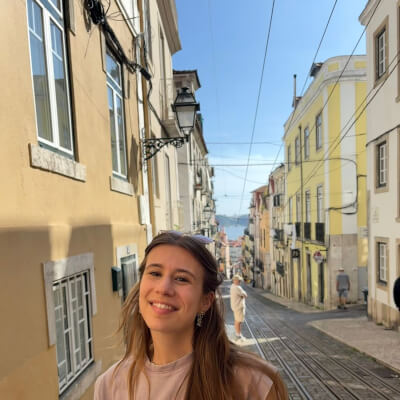 Van de Voorde, Amy Amy Van de Voorde